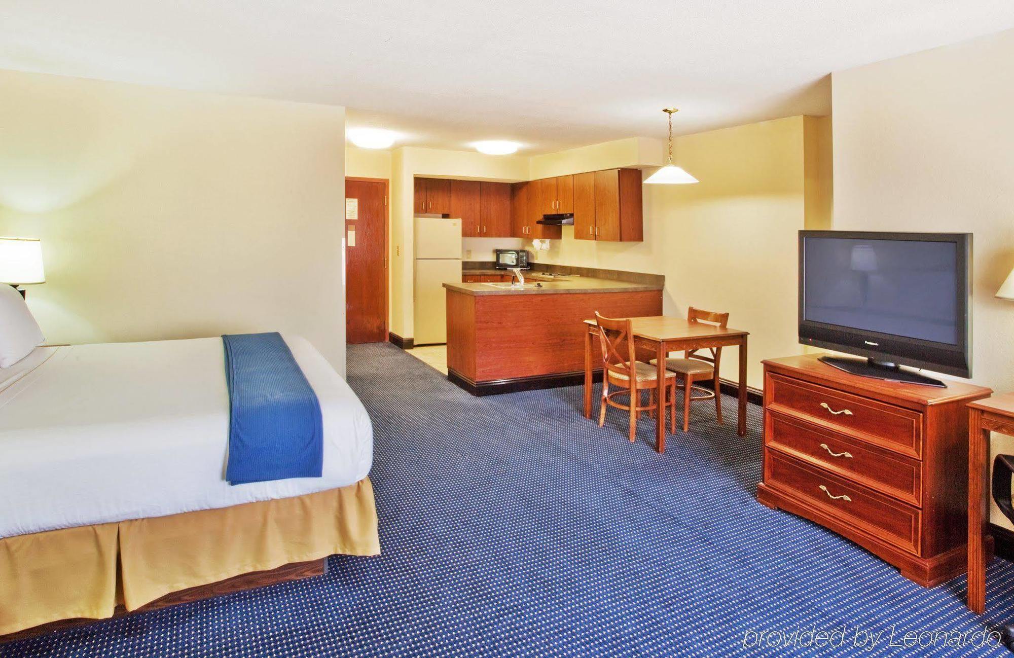 Holiday Inn Express & Suites Atlanta Perimeter Mall Hotel By Ihg Sandy Springs Bilik gambar