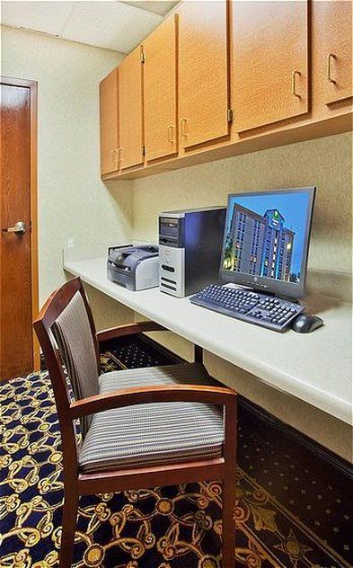 Holiday Inn Express & Suites Atlanta Perimeter Mall Hotel By Ihg Sandy Springs Kemudahan gambar